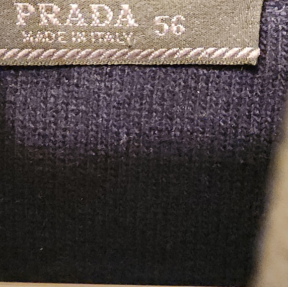 Prada 🚀HOST PICK🚀Authentic black 70%wool and 30% cashmere size 56, LUXURIOUS - Picture 2 of 6